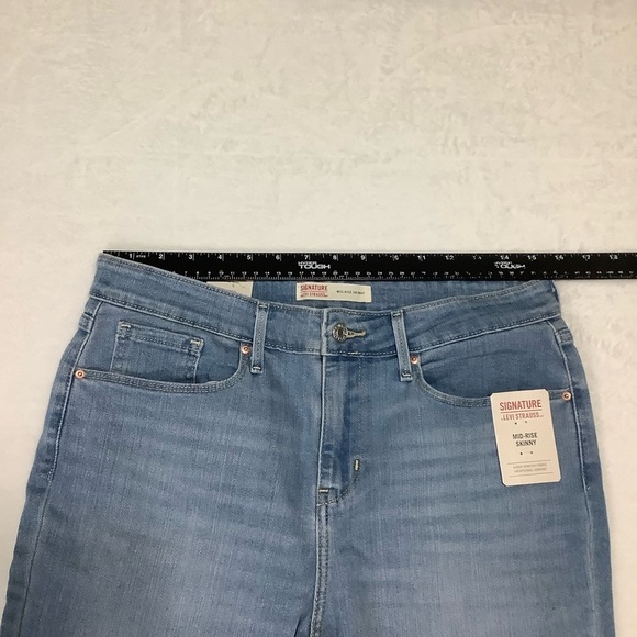 NWT Signature By Levi Strauss Mid-Rise Skinny Jeans Sz 12S Medium Blue Wash - Picture 5 of 9